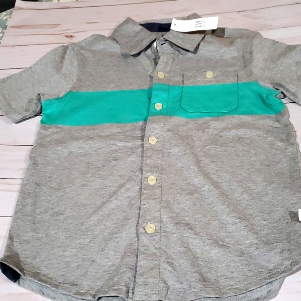 Boys Sz Sm Gap kids button down t-shirt